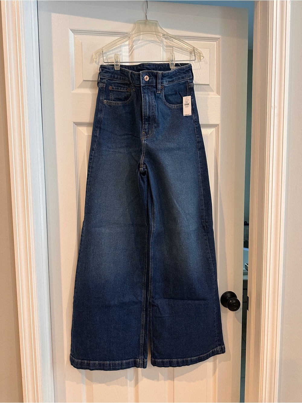 NEW WITH TAGS NEVER WORN. 
GAP Women's Wide-Leg Dark Blue High-Rise Jeans